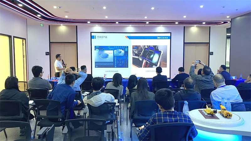 深圳杰泰科技有限公司的總經(jīng)理蒙均以及營(yíng)銷(xiāo)總監(jiān)王良鋒